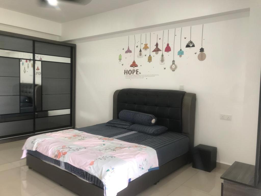 Venus Hollywood Homestay Sitiawan Seri Manjung Esterno foto